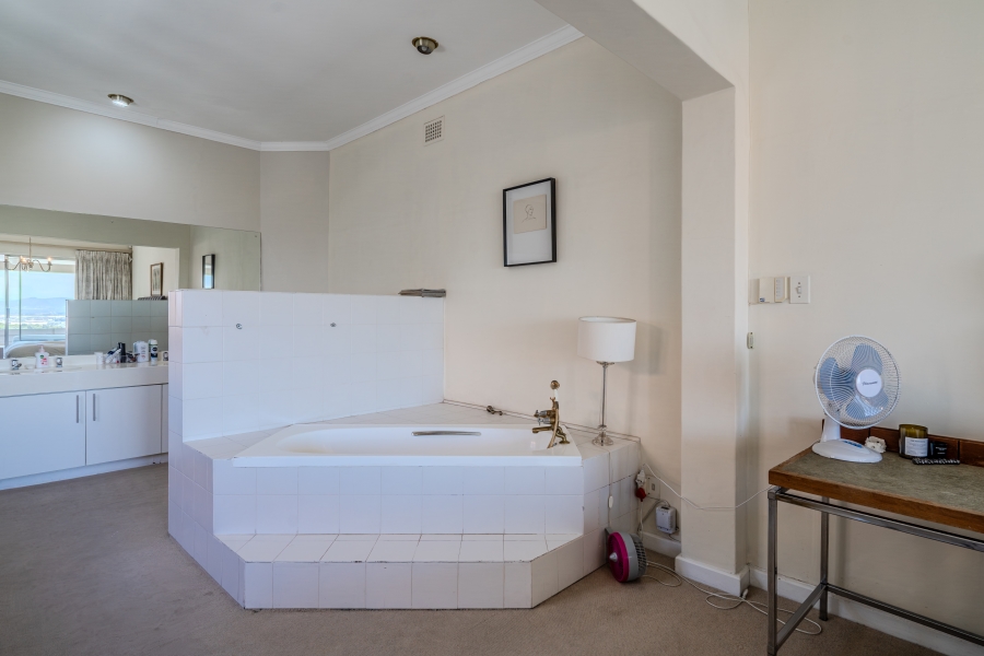 3 Bedroom Property for Sale in Oranjezicht Western Cape